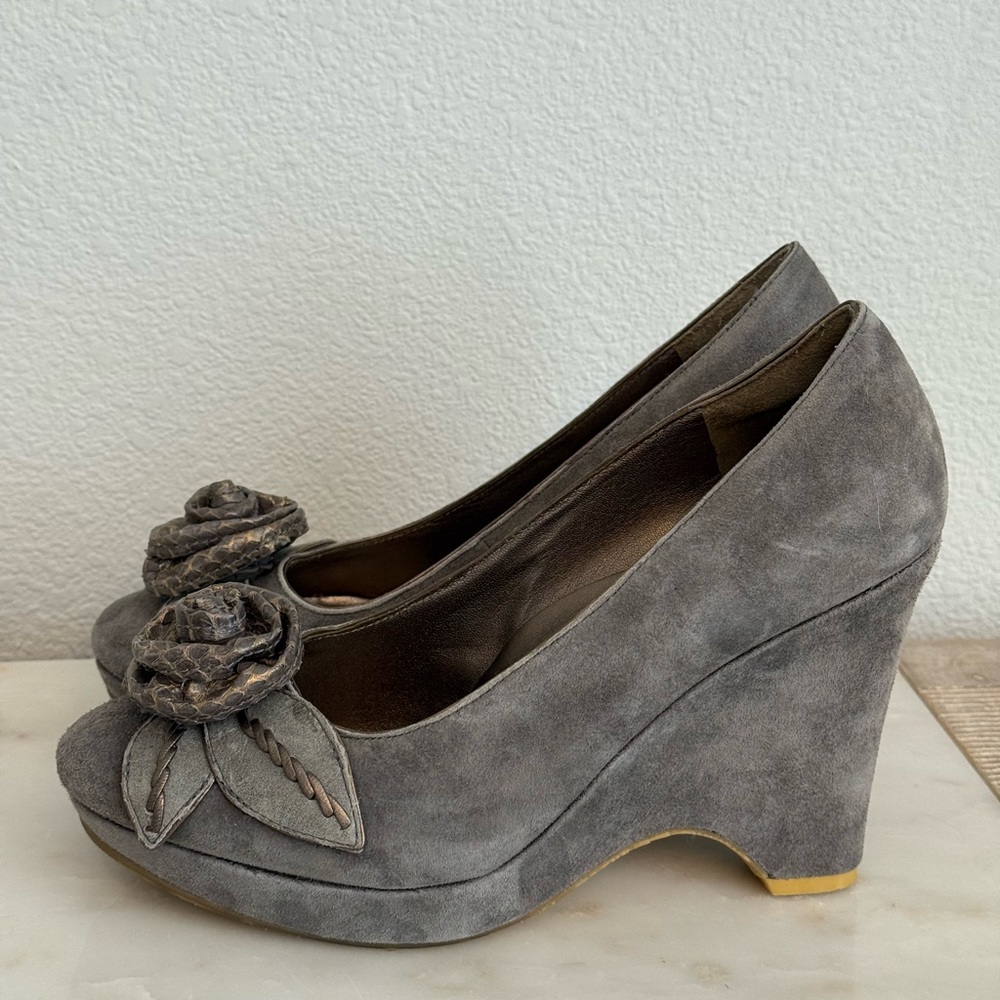 Vintage Retro Gray Suede Leather Wedge Heel Pumps w/Flower - 6